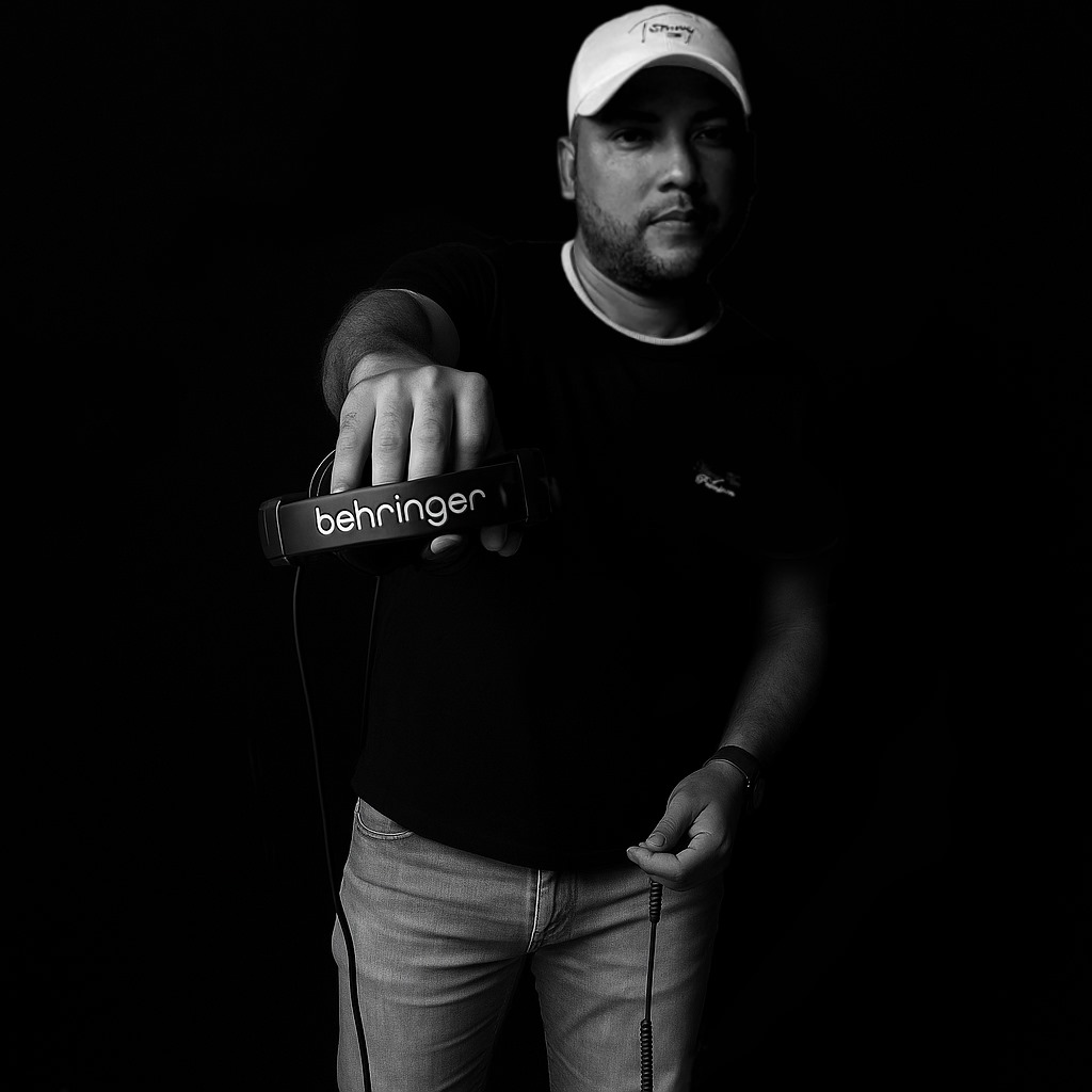 Dj Larios
